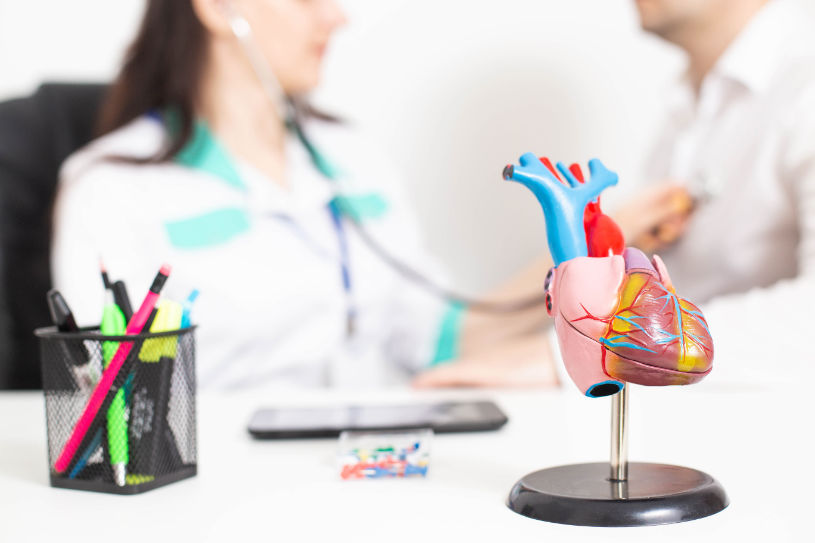 The doctor listens to the patient s heart for heart disease and congenital heart disease.