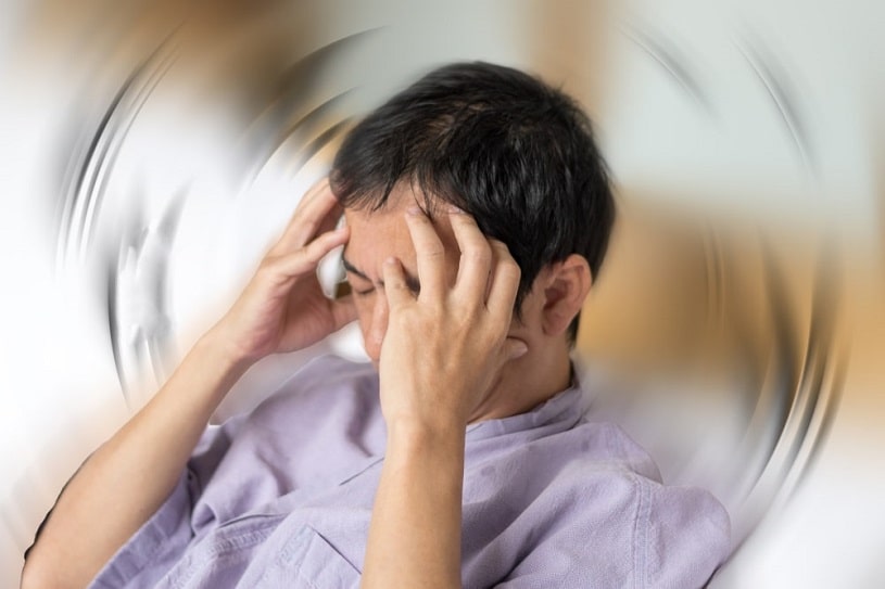 Woman feels dizzy after taking Zoloft with alcohol.