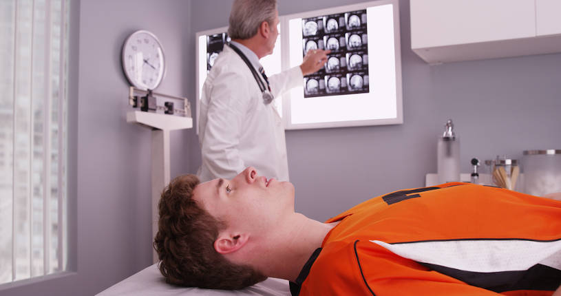Doctor and athlete inside rehab.